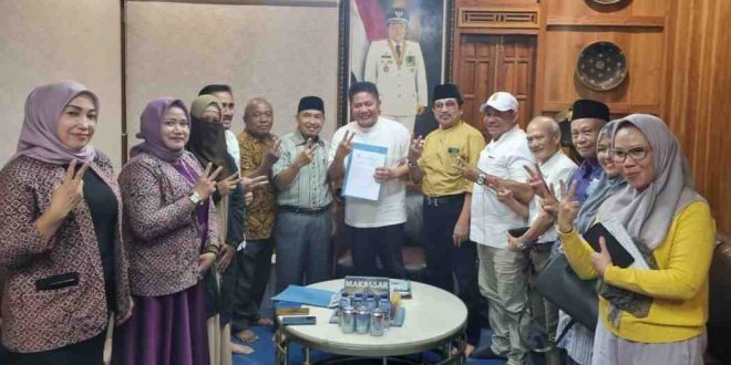 Sejumlah tokoh lintas suku bersilaturahim dengan Herman Deru, bakal calon Gubernur Sumsel, Senin (22/4/2024). Foto: Dok Tim HD.