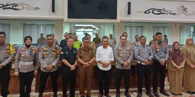 Pejabat Pemkot dan Polrestabes Palembang usai rakor penertiban parkir liar, Selasa (23/4/2024). Foto: Sumselheadline/Pitria.