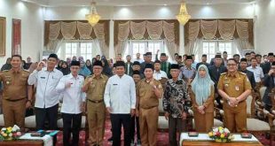 Asisten 1 Setda Kota Palembang Heri Aprian saat pelepasan peserta MTQ asal Kota Palembang, Selasa (30/4/2024). Foto: Sumselheadline/Pitria.