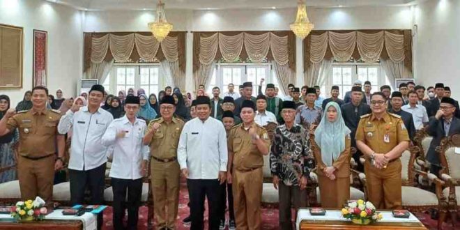 Asisten 1 Setda Kota Palembang Heri Aprian saat pelepasan peserta MTQ asal Kota Palembang, Selasa (30/4/2024). Foto: Sumselheadline/Pitria.