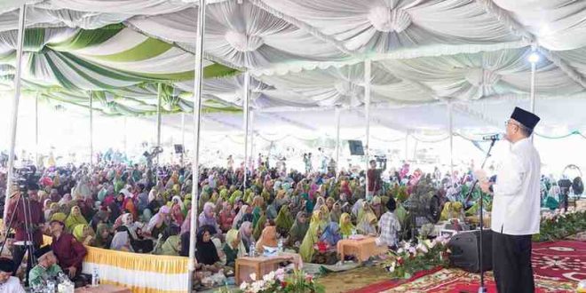 Apriyadi, saat menghadiri pengajian rutin dan halal bihalal Muslimat Fatayat Nahdlatul Ulama se-Kecamatan Sungai Lilin di Lapangan Bola Kaki Desa Berlian Makmur C2 Kecamatan Sungai Lilin, Selasa (30/4/2024). Foto: Sumselheadline/Rya.