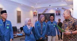 Pj Sekda Muba, Musni Wijaya menerima pengurus Cabang Ikatan Pelajar Nahdlatul Ulama (IPNU) dan Ikatan Pelajar Putri Nahdlatul Ulama (IPPNU) Kabupaten Musi Banyuasin (Muba), Kamis (18/4/2024). Foto: Kominfo Muba.
