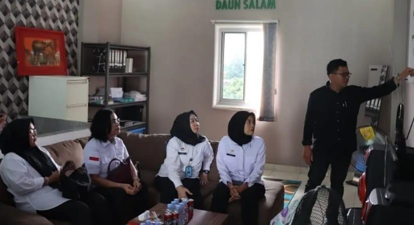 Tim Kemenkumham Sumsel melakukan verifikasi organisasi bantuan hukum baru di Palembang, Jumat (19/4/2024). Foto; Sumselheadline/Ela.