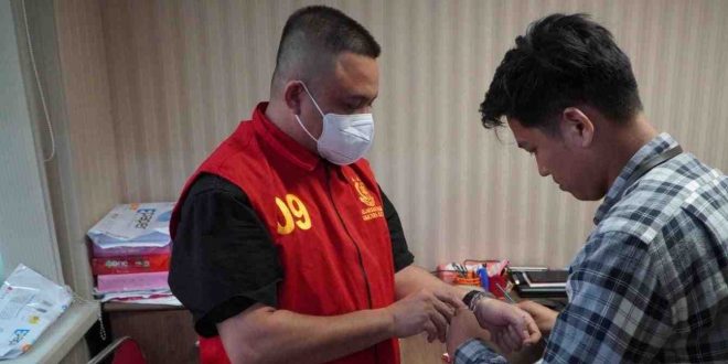 MA, Direktur PT Info Media Solusi Net jadi tersangka kasus proyek di Dinas PMD Muba. Foto: Sumselheadline/Ela