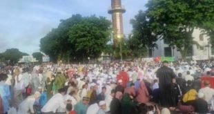 Suasana sholat Idul Fitri 1444 H (2023) lalu di kawasan Masjid Agung Palembang. Foto: Dok Sumselheadline.