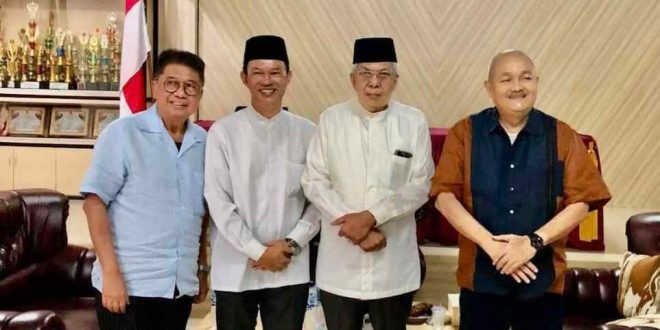 Mawardi Yahya dan Harnojoyo silahturahmi dengan mantan Gubernur Alex Noerdin di Lapas Pakjo, Palembang, Selasa (23/4/2024). Foto: medsos.
