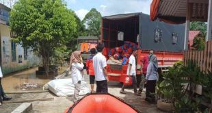 Penjabat (Pj) Gubernur Sumatera Selatan,  Agus Fatoni melalui Kepala Pelaksana Badan Penanggulangan Bencana Daerah (BPBD) Provinsi Sumsel, mengirim bantuan untuk korban banjir di Kabupaten Muratara, Sabtu (20/4/2024). Foto: Kominfo Sumsel.