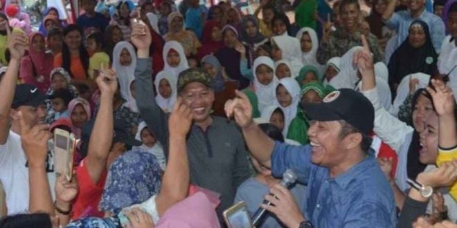Herman Deru bersama para pemuda jurai basemah, yang mendeklarasikan akan memenangkan HD pada Pilkada Nopember 2024 mendatang. Foto: Dok Pemuda Basemah.