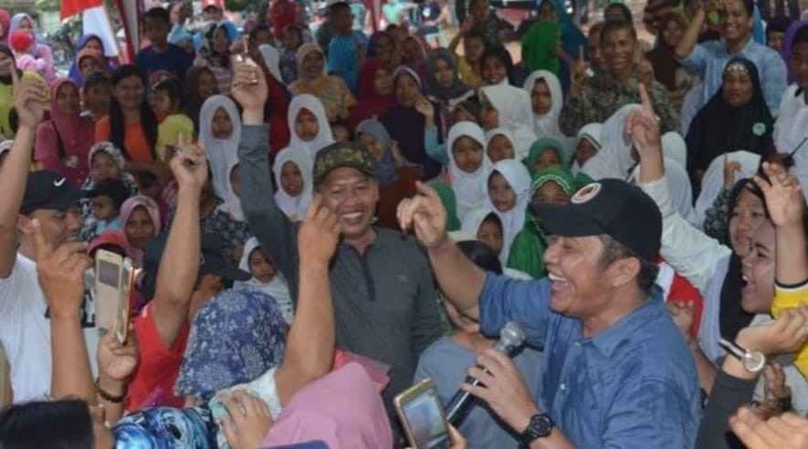 Herman Deru bersama para pemuda jurai basemah, yang mendeklarasikan akan memenangkan HD pada Pilkada Nopember 2024 mendatang. Foto: Dok Pemuda Basemah.