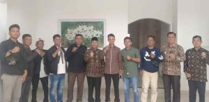 Para pengurus DPW LAN foto bersama Pj Bupati Muba, Apriyadi. Foto: Kominfo Muba.