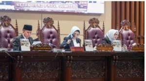 Ketua DPRD Sumsel, Anita Noeringhati memimpin paripurna dengan agenda mendengarkan rekomendasi DPRD Sumsel terhadap LKPG Gubernur Sumsel TA 2023, Senin (22/4/2024). Foto: Tim Humas DPRD Sumsel.
