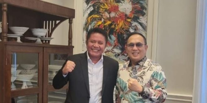 Eddy Santana Putra dan Herman Deru, yang bersilaturrahim di kediaman Herman Deru, Sabtu (13/4/2024). Foto: IST/OJIK.