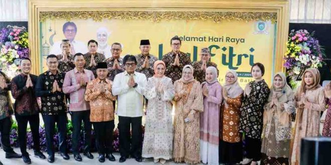 Para pejabat Muba kompak pakai baju gambo saat silaturrahim dengan Pj Gubernur Sumsel, Agus Fatoni, Kamis (11/4/2024). Foto: Kominfo Muba.