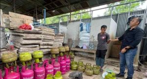 Barang bukti kasus pengoplosan gas elpiji 3 kg. Foto: Sumselheadline/Ela.
