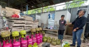 Barang bukti kasus pengoplosan gas elpiji 3 kg. Foto: Sumselheadline/Ela.