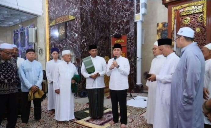 Pj Gubernur Sumsel, Agus Fatoni saat halal bihalal di Masjid Baiturrahman, Jalan Demang Lebar Daun, Palembang. Foto: Dok Humas Pemprov Sumsel.