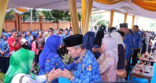 Pj Walikota Palembang, Ratu Dewa halal bihalal dengan ribuan guru di Palembang, Ravu (17/4/2024). Foto: Kominfo Palembang.