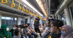 Suasana di dalam kereta LRT Palembang, Senin (15/4/2024). Foto: Sumselheadline/Pitria.