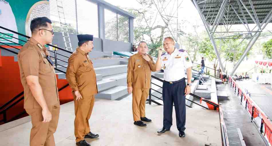 Pj Bupati Muba, Sandi Fahlepi saat meninjau kesiapan lokasi MTQ Sumsel di Stabel Berkuda, Sekayu, Senin (29/4/2024). Foto: Kominfo Muba.
