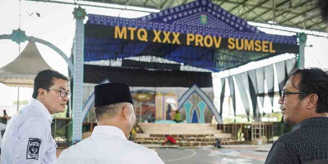 Sekda Muba, Apriyadi meninjau persiapan di lokasi MTQ tingkat Provinsi Sumsel di Sekayu, Rabu (24/4/2024). Foto: Kominfo Muba.