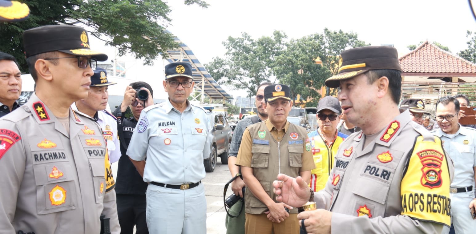 Kapolda Sumsel, Irjen Pol A Rachmad Wibodo saat berada di Terminal Alang-Alang Lebar (AAL), Selasa (2/4/2024). Foto: Sumselheadline/Ela.