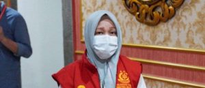 Oknum notaris, EM ditahan kejaksaan tinggi Palembang dalam kasus penjualan asrama haji mahasiswa Sumsel di Jogyakarta, Jumat (19/4/2024). Foto: Dok Kejaksaan