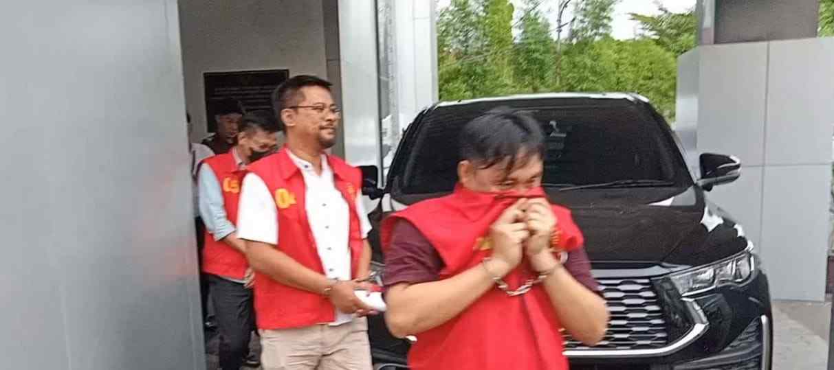 Tiga pimpinan perusahaan ditahan Kejati Sumsel terkait kewajiban perpajakan, Selasa (30/4/2024). Foto: Sumselheadline/Ela.