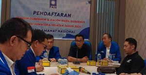 Alfrenzi Panggarbesi, tim pemenangan Herman Deru, mengambil formulir Balongub Sumsel di PAN Sumsel. Foto: Dok PAN Sumsel.