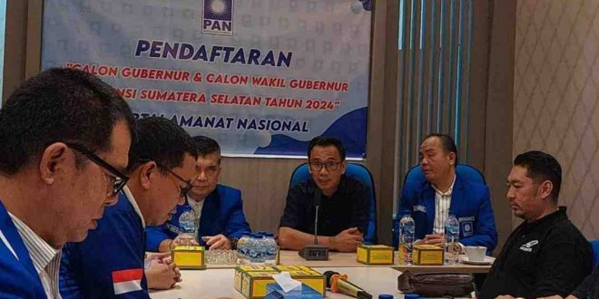 Alfrenzi Panggarbesi, tim pemenangan Herman Deru, mengambil formulir Balongub Sumsel di PAN Sumsel. Foto: Dok PAN Sumsel.