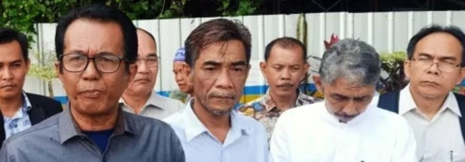 Edy Siswanto Cs, kuasa hukum para pedagang Pasar 16 Ilir Palembang, Selasa (16/4/2024). Foto: Sumselheadline/Ela.