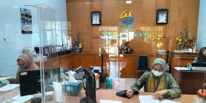 Suasana pelayanan di PDAM Tirta Musi, Palembang, Kamis (4/4/2024). Foto: Sumselheadline/Pitria.