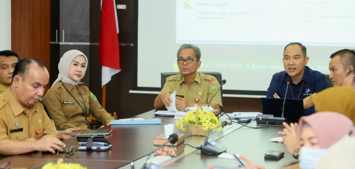 Sekda Provinsi Sumsel S.A Supriono bersama Kepala Organisasi Perangkat Daerah (OPD) ikut pers rilis BPS Sumsel tentang nilai tukar petani Sumsel, Selasa (2/4/2024). Foto: Humas Pemprov Sumsel.