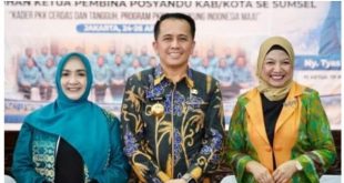 Pj Gubernur Sumsel, Agus Fatoni bersama Pj Ketua TPPP Sumsel Tyas Fatoni saat menutup Jambore PKK se-Sumsel di Anjungan Sumsel TMII, Jakarta, Jumat (26/4/2024). Foto: Humas Pemprov Sumsel.