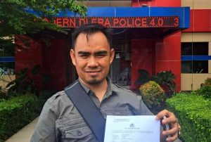 Abdul Fikrinyanto menunjukkan bukti lapor ke Polda Sumsel, Selasa (16/4/2024). Foto: Sumselheadline/Ela.