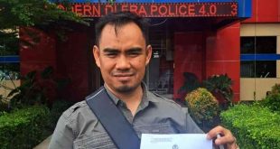 Abdul Fikrinyanto menunjukkan bukti lapor ke Polda Sumsel, Selasa (16/4/2024). Foto: Sumselheadline/Ela.