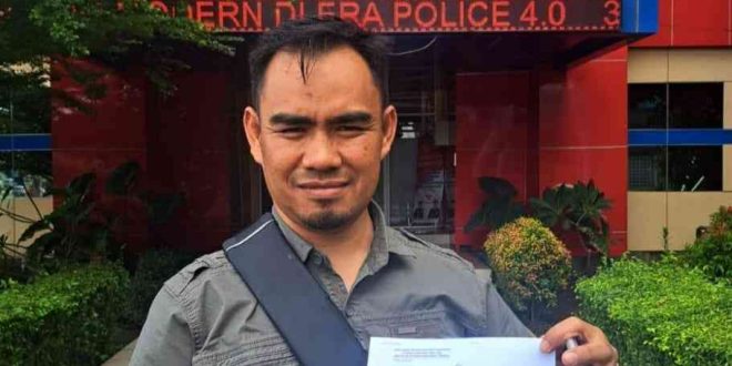 Abdul Fikrinyanto menunjukkan bukti lapor ke Polda Sumsel, Selasa (16/4/2024). Foto: Sumselheadline/Ela.