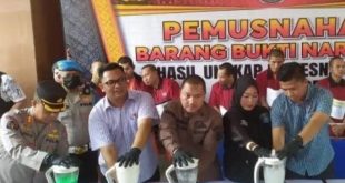 Jajaran Polda Sumsel musnakan 7,7 kg narkoba jenis sabu dan ektasi, Kamis (18/4/2024). Foto: Sumselheadline/Ela.