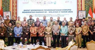 Penjabat Bupati Muba, Sandi Fahlepi, SP, MSi bersama sejumlah kepala daerah lainnya iktu Rakor Pemberantasan Korupsi Pemerintah Daerah se-Wilayah II Tahun 2024, Selasa (23/4/2024). Foto: Kominfo Muba.