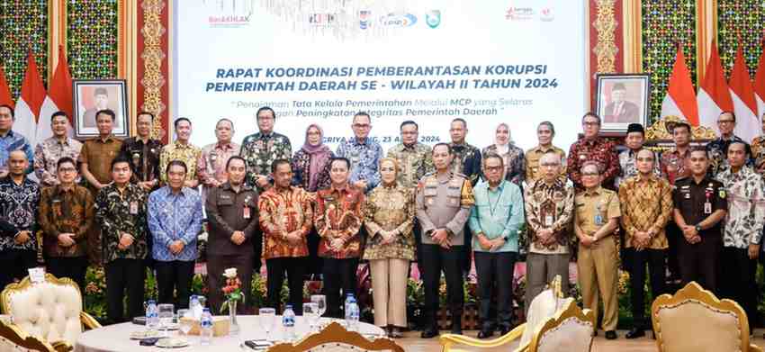 Penjabat Bupati Muba, Sandi Fahlepi, SP, MSi bersama sejumlah kepala daerah lainnya iktu Rakor Pemberantasan Korupsi Pemerintah Daerah se-Wilayah II Tahun 2024, Selasa (23/4/2024). Foto: Kominfo Muba.