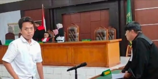 Andri Triono, oknum mantan karyawan BNI Kayuagung, saat menjalani sidang di PN Tipikor Palembang, Rabu (24/4/2024). Foto: Sumselheadline/Ela.