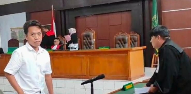 Andri Triono, oknum mantan karyawan BNI Kayuagung, saat menjalani sidang di PN Tipikor Palembang, Rabu (24/4/2024). Foto: Sumselheadline/Ela.