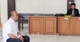 Edi Kurniawan, oknum ASN Inspektorat Provinsi Sumsel di sidang PN Palembang, Kamis (18/4/2024). Foto: Sumselheadline/Ela. 