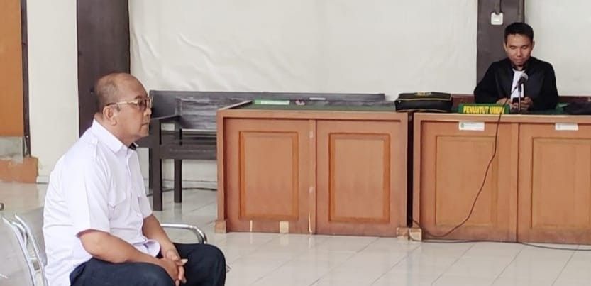 Edi Kurniawan, oknum ASN Inspektorat Provinsi Sumsel di sidang PN Palembang, Kamis (18/4/2024). Foto: Sumselheadline/Ela. 