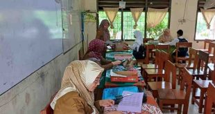 Suasana penerimaan berkas penerimaan siswa baru di SMAN 10 Palembang, Selasa (23/4/2024). Foto: Sumselheadline/Pitria.