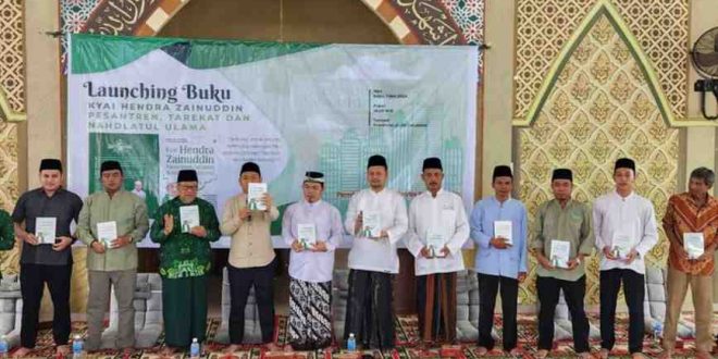 Launching buku biografi Ustaz Hendra Zainuddin, karya Abdul Malik Syafei, Rabu (1/5/2024). Foto: Dok Abdul Malik.