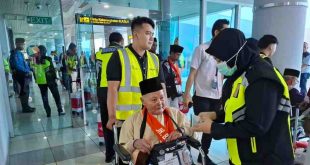 Para jemaah haji kloter 4 asal Bangka tiba di Bandara SMB II Palembang, Rabu (15/5/2024). Foto: Sumselheadline/Pitria.