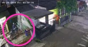 Aksi pencurian sepeda motor terekam cctv warga. Foto: screenshot cctv.