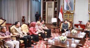 Pj Gubernur Sumsel, AGus Fatoni saat menerima sejumlah pejabat OKU Selatan di Griya Agung, Sabtu (4/5/2024).Foto: Humas Pemprov Sumsel.