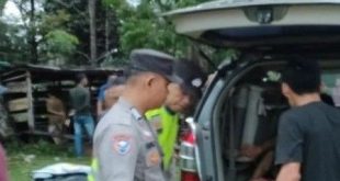 Para korban sambaran petir yang dimasukkan mobil. Foto: medsos.