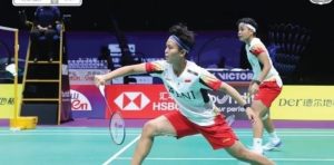 Ganda putri Indonesia Apriyani Rahayu/Siti Fadia Silva Ramadhanti menyatakan termotivasi untuk meraih podium di beberapa turnamen bulu tangkis menjelang Olimpiade Paris 2024. Fadia menuturkan, kepercayaan dirinya dan Apri sudah mulai meningkat untuk kembali ke lapangan. Persiapan keduanya untuk menghadapi dua turnamen mendatang pun sudah cukup baik. "Yang jelas, saya ingin merasakan (berdiri) lagi di podium bersama Kak Apri sebelum Olimpiade, karena kami sudah lama tidak naik podium. Harapannya, itu bisa menaikkan kepercayaan diri dan pastinya bekal buat di Olimpiade nanti, serta bisa buat kejutan," ungkap Fadia, saat ditemui di pelatnas PP PBSI, Cipayung, Jakarta Timur, Rabu (22/5). Fadia mengatakan keduanya saling memberikan dukungan satu sama lain demi mencapai target yang diharapkan. "Sebelum Olimpiade, struggle-nya memang banyak, apalagi Kak Apri juga sempat cedera, jadi tidak gampang, tapi kita saling komunikasi, mengingatkan, dan percaya satu sama lain," kata pemain binaan PB Djarum ini.